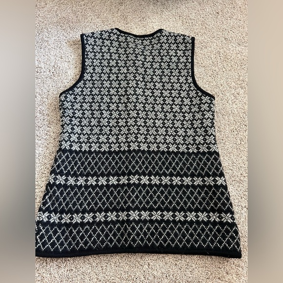 GAP Black and White Knit Vest size large 100% wool - Picture 5 of 5